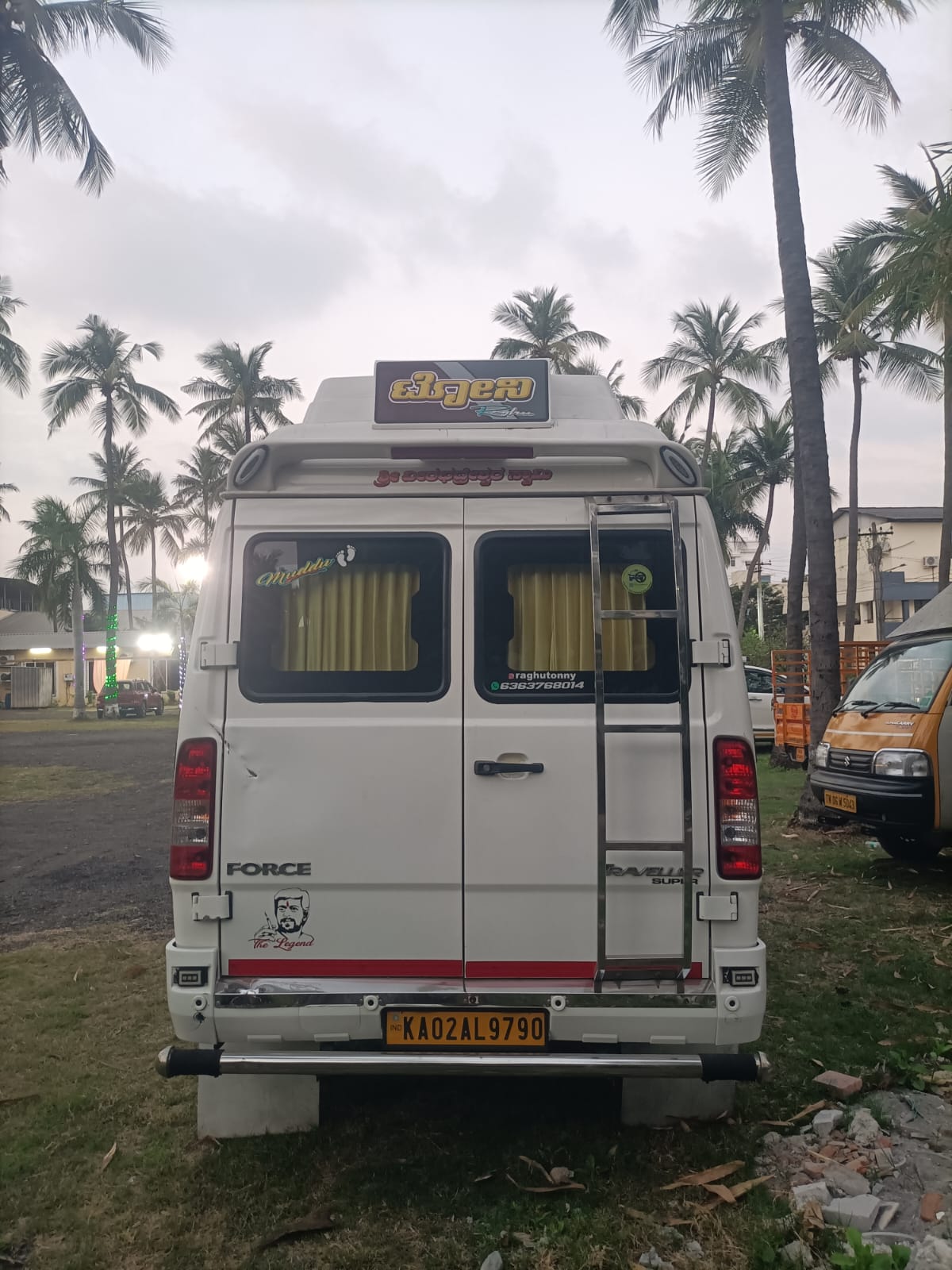 13 Seater Tempo 2